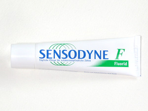 Sensodyne F@~jTCY